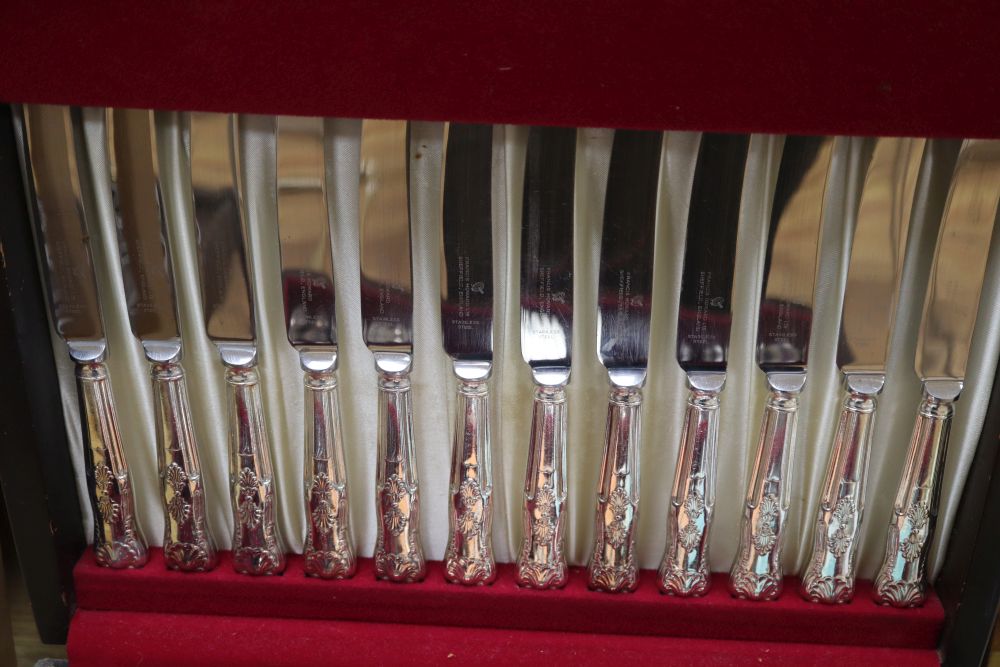 A canteen of Kings pattern plated flatware, setting for 12 (Sheffield)